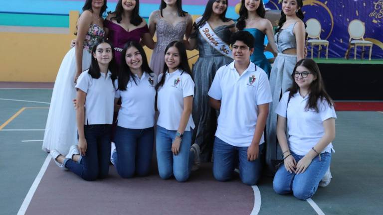 Coronan en el ICO a sus reinas de preparatoria y secundaria