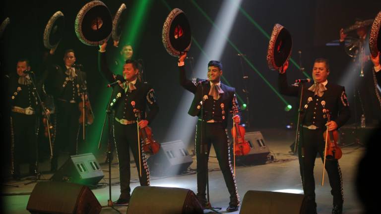 El Mariachi Vargas de Tecalitlán entregó un gran espectáculo la noche del sábado en el Teatro Ángela Peralta.