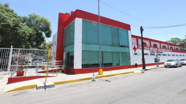 La Cruz Roja Mazatlán cuenta con tres bases en Mazatlán, una en la avenida Zaragoza, otra en el Infonavit Playas y una más en la Marina.