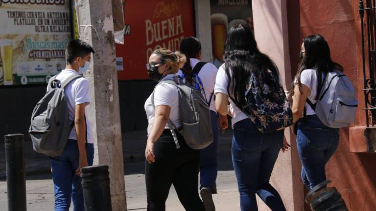 Van 40 mil estudiantes de la UAS menores de 18 años que solicitan su vacuna contra Covid, informa Rector