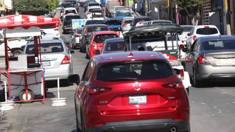 La calles México, en el Centro, ya está congestionada tras el cierre de un tramo del malecón, en la zona de Playa Norte.