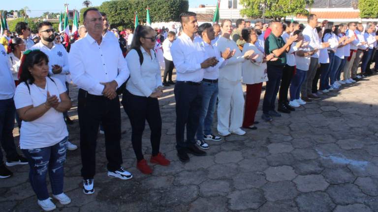 En las ceremonias cívicas recientes, la Alcalde de Rosario Claudia Valdez Aguilar no ha estado presente por temas de salud.