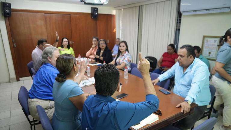 Miembros del Consejo de Administración durante la sesión.