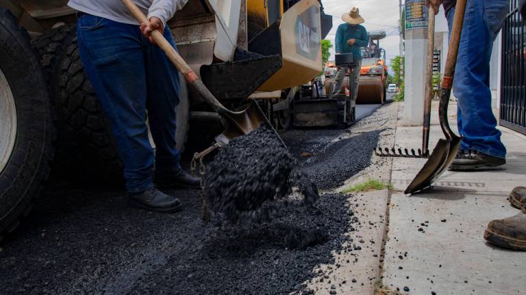 El mantenimiento concluyó con la limpieza del área, la reparación de baches y la renovación de la superficie de rodamiento.