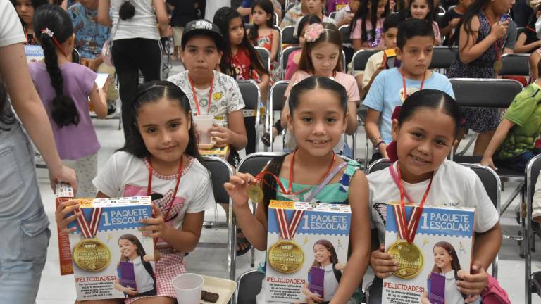 Entrega Casa Ley más de 27 mil 500 paquetes escolares