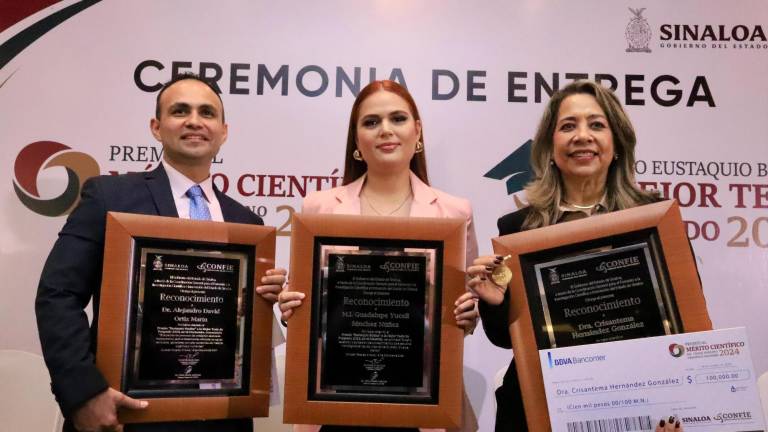 Alejandro David Ortiz Marín, Guadalupe Yuceli Sánchez y Crisantema Hernández González son los galardonados.