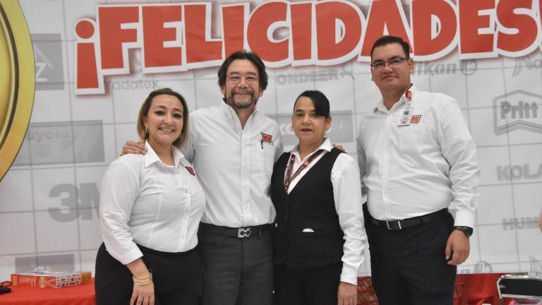 Entrega Casa Ley más de 27 mil 500 paquetes escolares