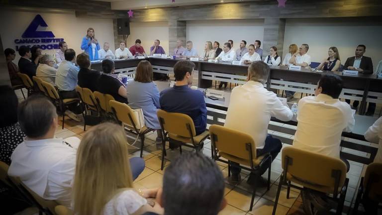 Líderes agremiados a la Cámara Nacional de Comercio en Ahome sostuvieron una reunión con diputadas y diputados locales.