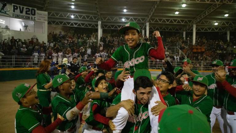 El festejo del equipo mexicano.