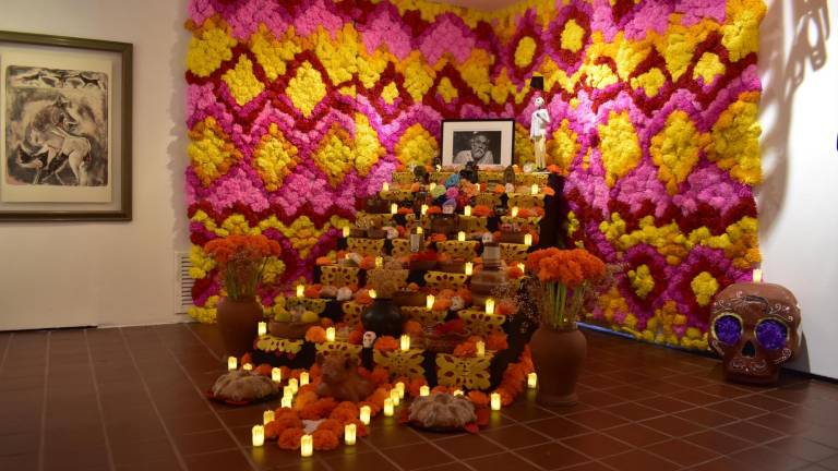 Recuerdan al artista oaxaqueño Francisco Toledo con Altar de Muertos en el Masin