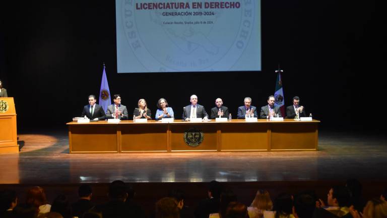 Egresa nueva generación de Licenciados en Derecho