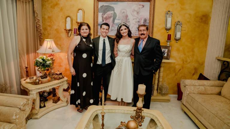 Karla y Roberto formalizan su noviazgo