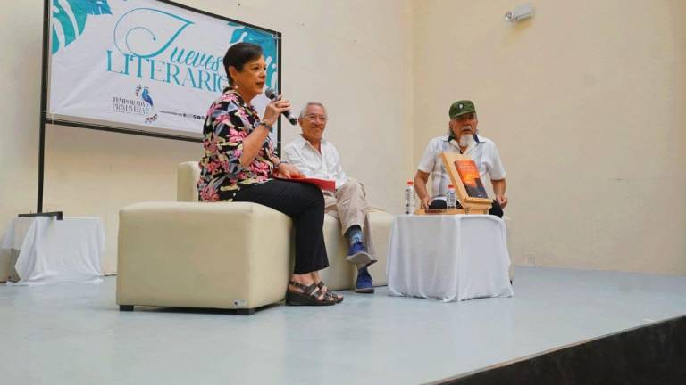 Lupita Cárdenas y Gildardo Izaguirre y acompañaron a Salvador Jara en la presentación.