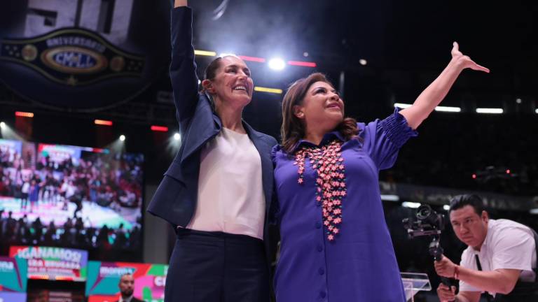 Claudia Sheinbaum y Clara Brugada encabezaron un evento con simpatizantes en la Arena México.