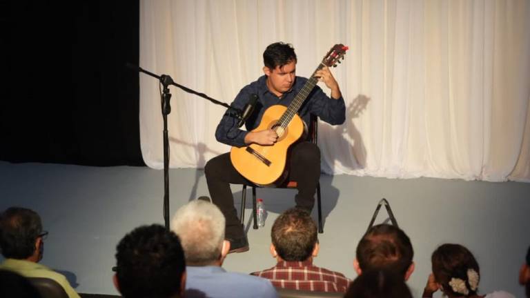 Aarón Figueroa presentó su recital de guitarra clásica denominado “Para ti”, en Casa Haas.