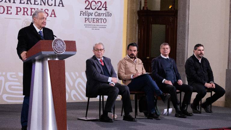 Funcionarios de Salud federal, en la conferencia matutina de AMLO.