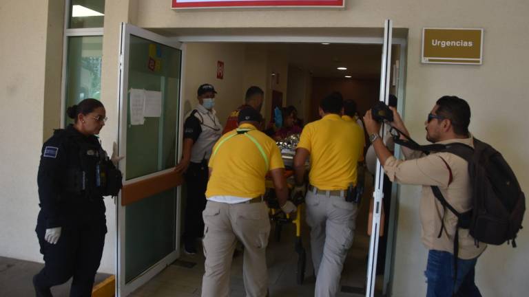 El menor que sufrió quemaduras en el campo pesquero El Huitussi, en Guasave, es ingresado al Hospital Pediátrico de Sinaloa.