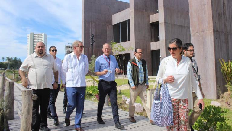 Graeme C. Clark, Embajador de Canadá en México, visitó el Gran Acuario Mazatlán Mar de Cortés.