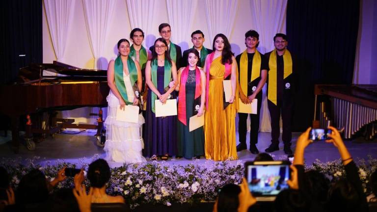 Los nuevos graduados compartieron una gala en el Centro Municipal de las Artes.