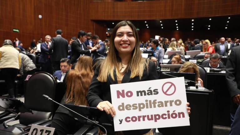 Diputados morenistas y de partidos aliados lograron la aprobación en lo particular de la reforma que extingue los órganos autónomos.