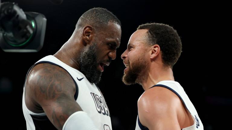 LeBron James y Stephen Curry guiaron a Estados Unidos a avanzar a la final.