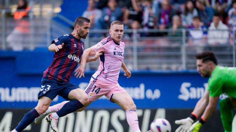 Oviedo y Eibar, en la disputa por el balón