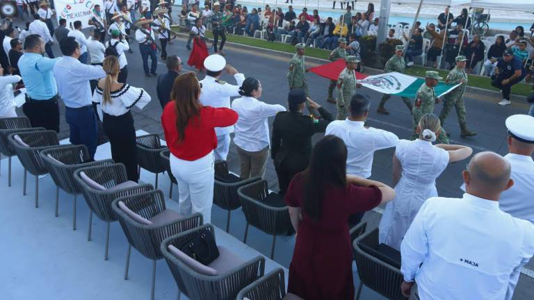 Celebración del desfile alusivo a la Revolución Mexicana en Mazatlán.