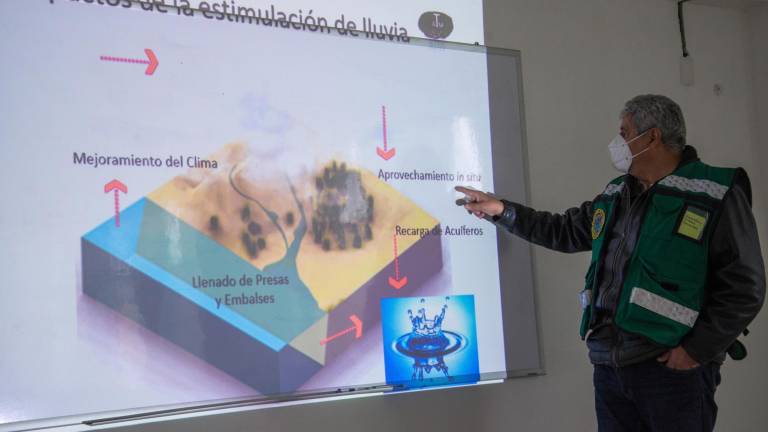 Presentación de la técnica de ‘bombardeo’ de nubes para provocar la lluvia en zonas de sequía severa.