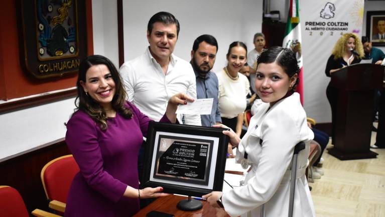 Entregan Premio Coltzin a cinco culiacanenses destacados