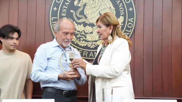 El empresario Jorge Peraza recibió de parte de Canirac el premio al Mérito Restaurantero el pasado 30 de octubre.