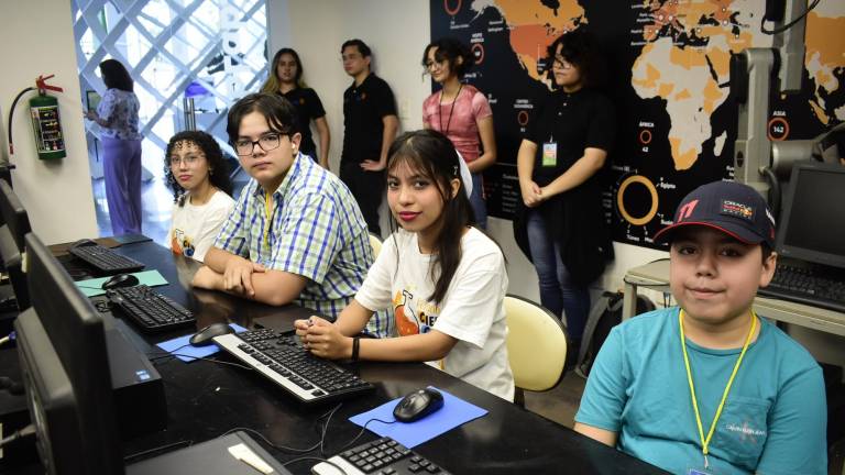 Disfrutan niños un curso de verano ‘cienciacional’