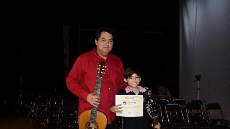 Con un recital, culminan alumnos de guitarra impartido por la SAS