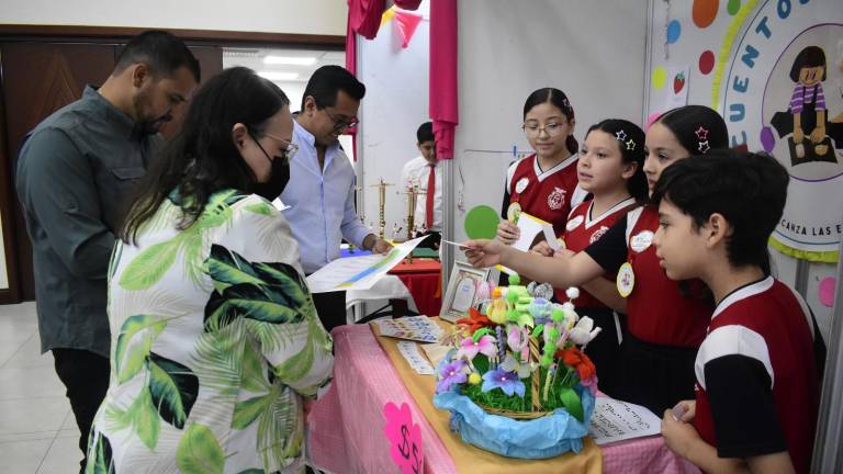 Entre los stands se mostraron proyectos como productos ecológicos, reciclaje, artesanías o juegos de mesa.