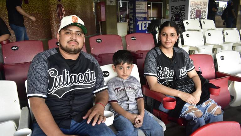 Duro encuentro disfrutan entre Tomateros de Culiacán y Cañeros de Los Mochis