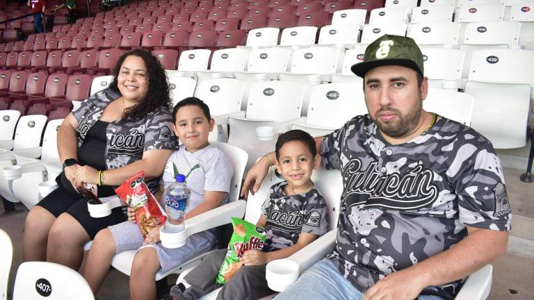 Duro encuentro disfrutan entre Tomateros de Culiacán y Cañeros de Los Mochis