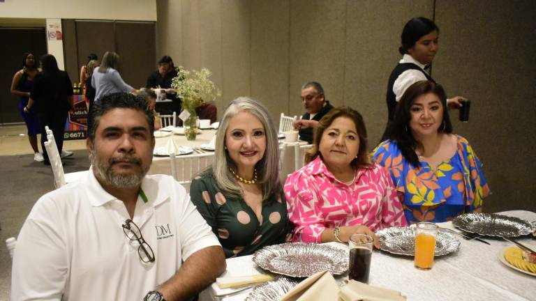 Celebra el Instituto Senda a sus maestros con alegre fiesta