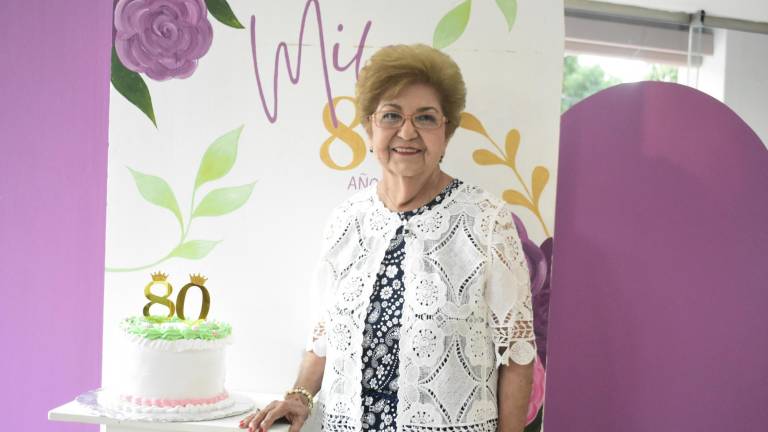 Mila de Castro, feliz de festejar sus 80 años de vida.