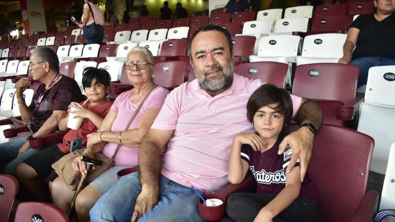 Duro encuentro disfrutan entre Tomateros de Culiacán y Cañeros de Los Mochis