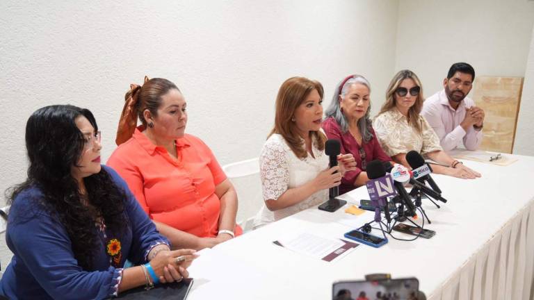 Rueda de prensa de diputadas y diputado de la zona sur del estado, encabezados por la presidenta de la Mesa Directiva del Congreso del Estado de Sinaloa, Gloria Himelda Félix Niebla.