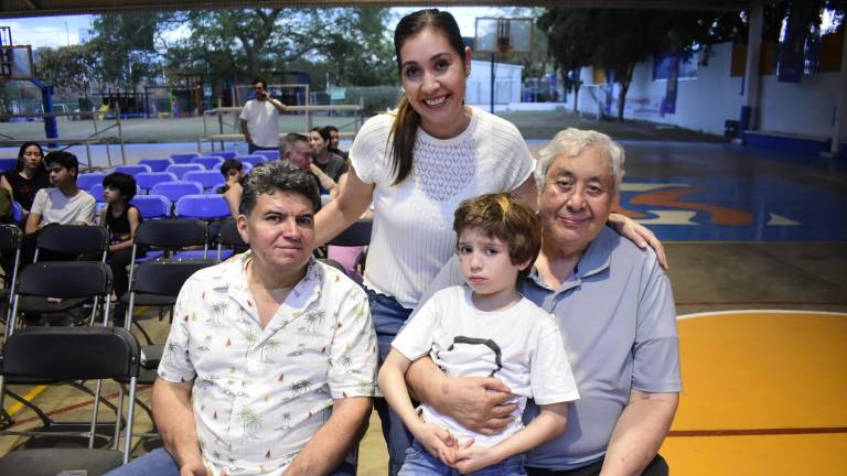 Brindan alumnos de la Escuela Activa Integral un homenaje a ‘Cri-Crí’