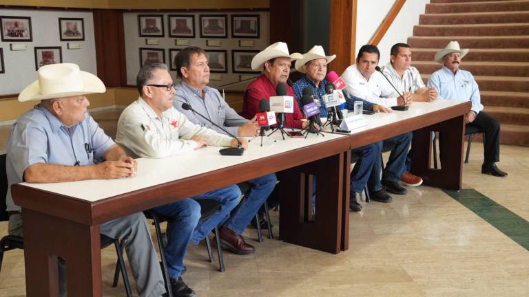 Reunión de líderes agrícolas para respaldar a Ismael Bello.