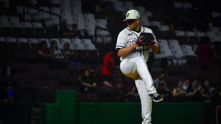 Manny Bañuelos consiguió su primer triunfo en la campaña