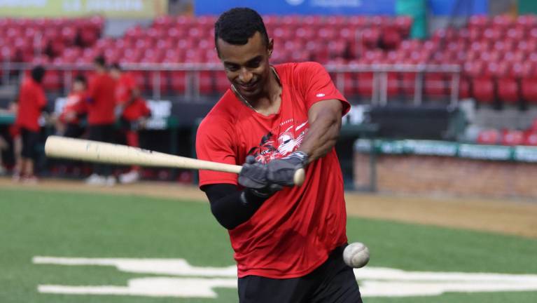 Randy Romero ha practicado su bateo en la pretemporada de Venados de Mazatlán.