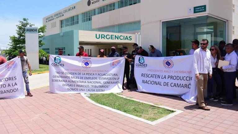 Los acuacultores se manifestaron en la inauguración del nuevo hospital general de Culiacán.