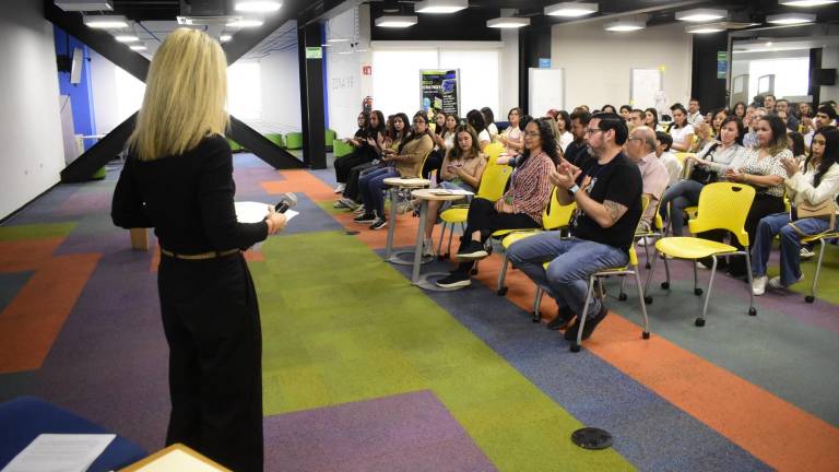 Durante el programa las niñas participantes recibieron formación en negocios, emprendimiento social, finanzas, contabilidad marketing, ventas y programación.