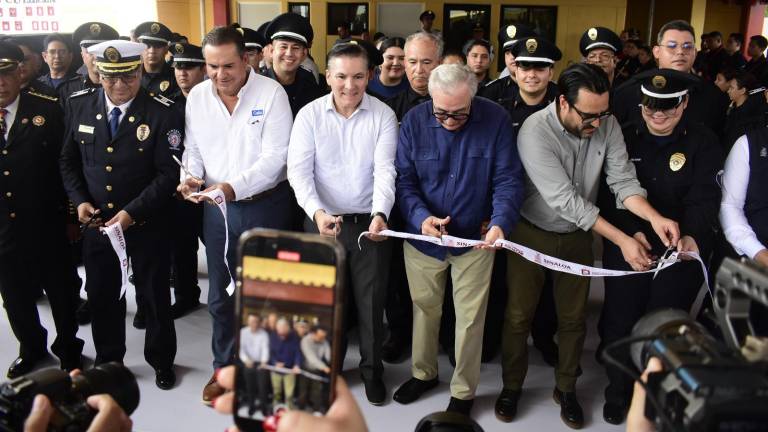 Inauguración de una estación de bomberos en el sector La Conquista, en Culiacán.