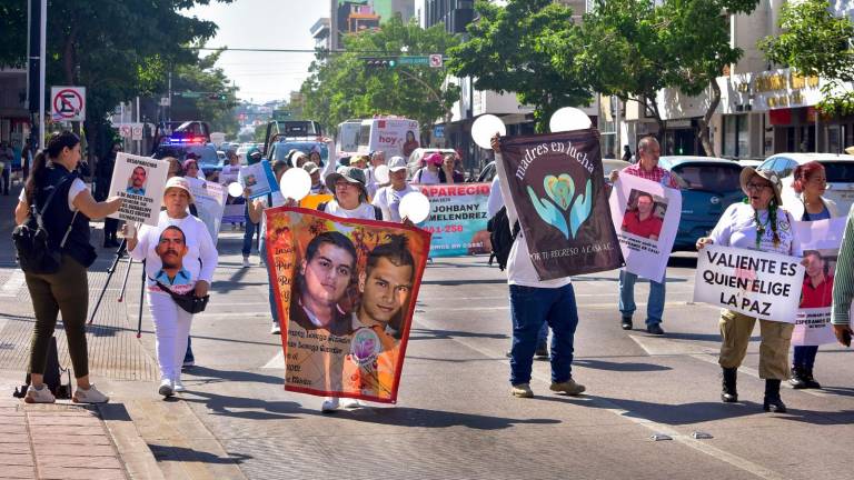 El colectivo Madres en Lucha por tu Regreso a Casa convocó a esta marcha desde el templo La Lomita hasta la Catedral de Culiacán.