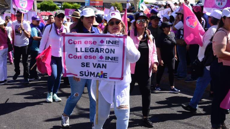 Marchan oposición y ciudadanía en Culiacán para defender la democracia en el País