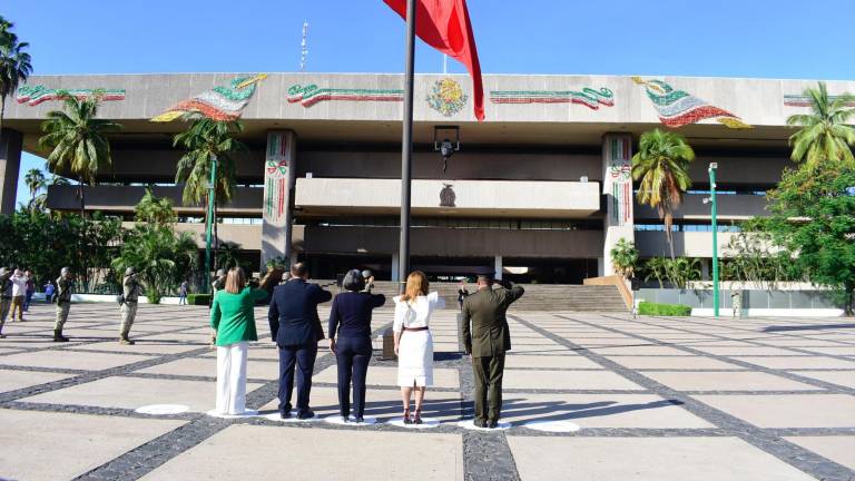 Autoridades rindieron honores a la Bandera en acto cívico en conmemoración del inicio de la guerra de Independencia de México.