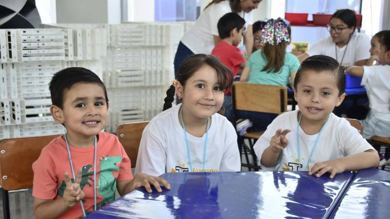 Disfrutan niños un curso de verano ‘cienciacional’